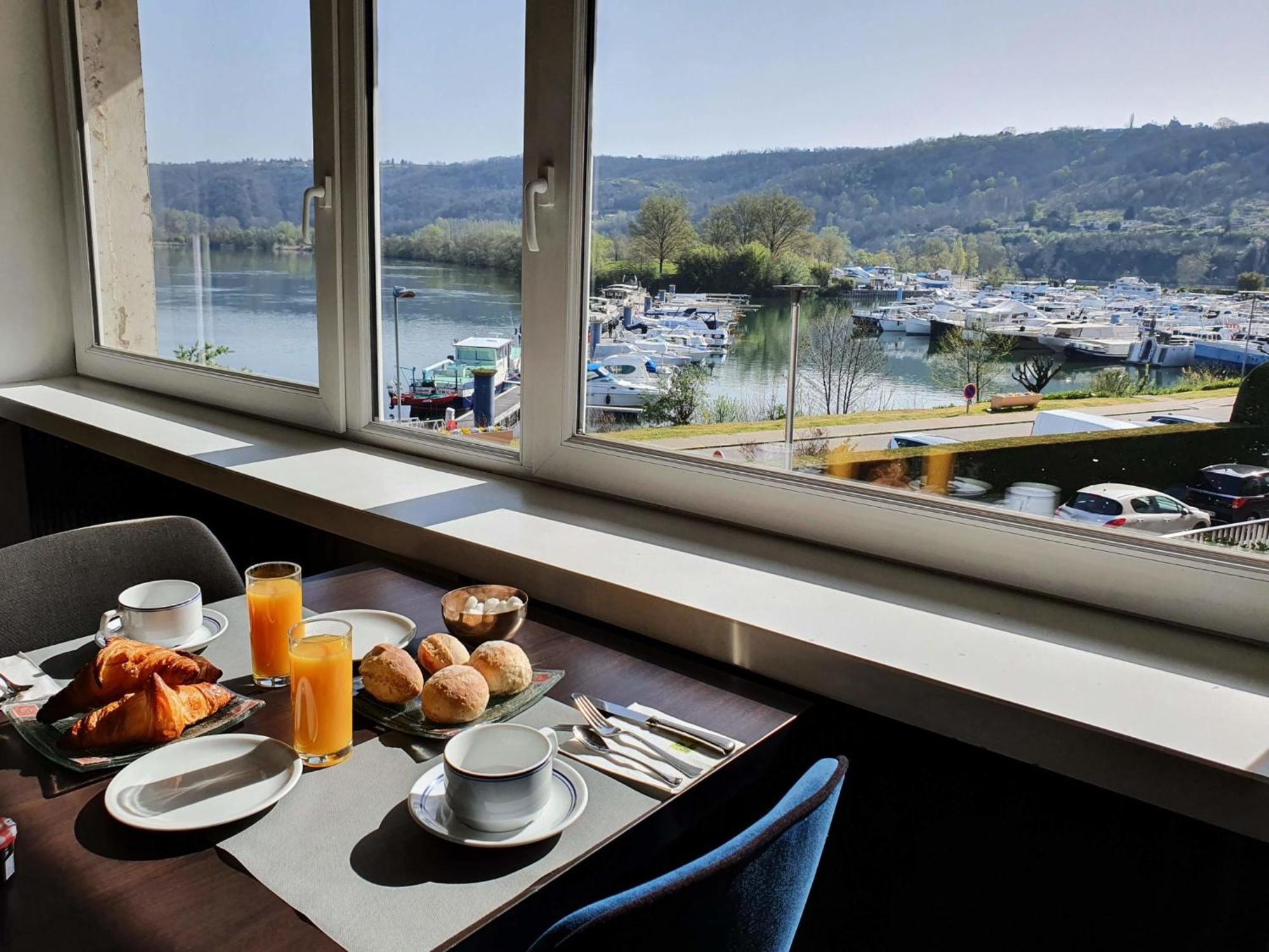 Hotel Le Bellevue Les Roches-de-Condrieu 외부 사진