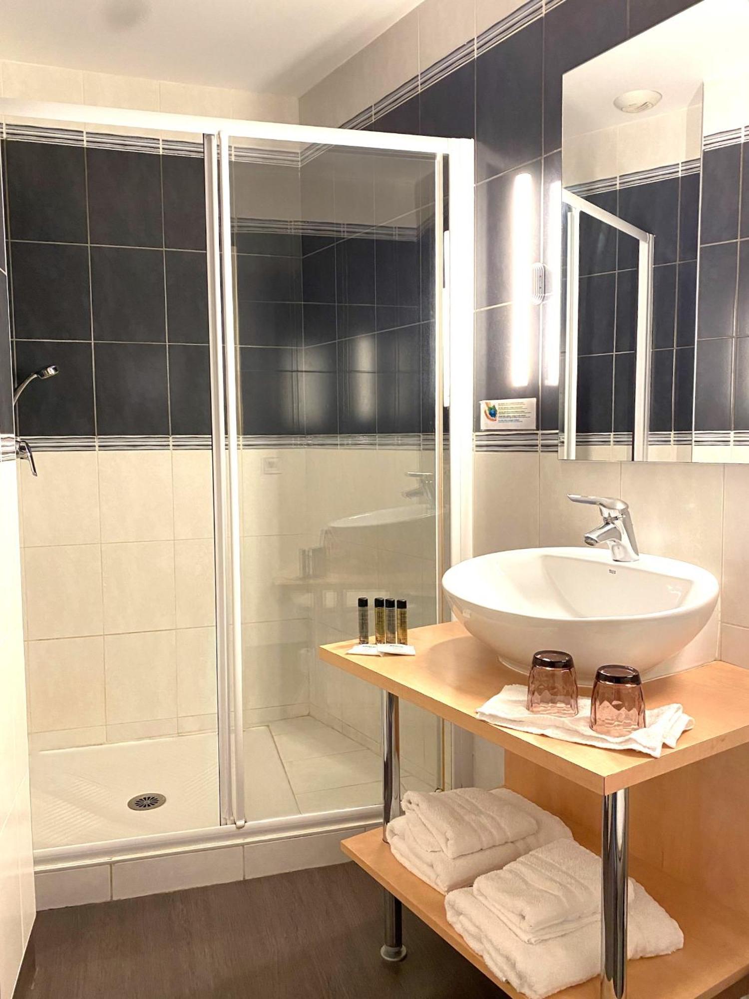 Hotel Le Bellevue Les Roches-de-Condrieu 외부 사진