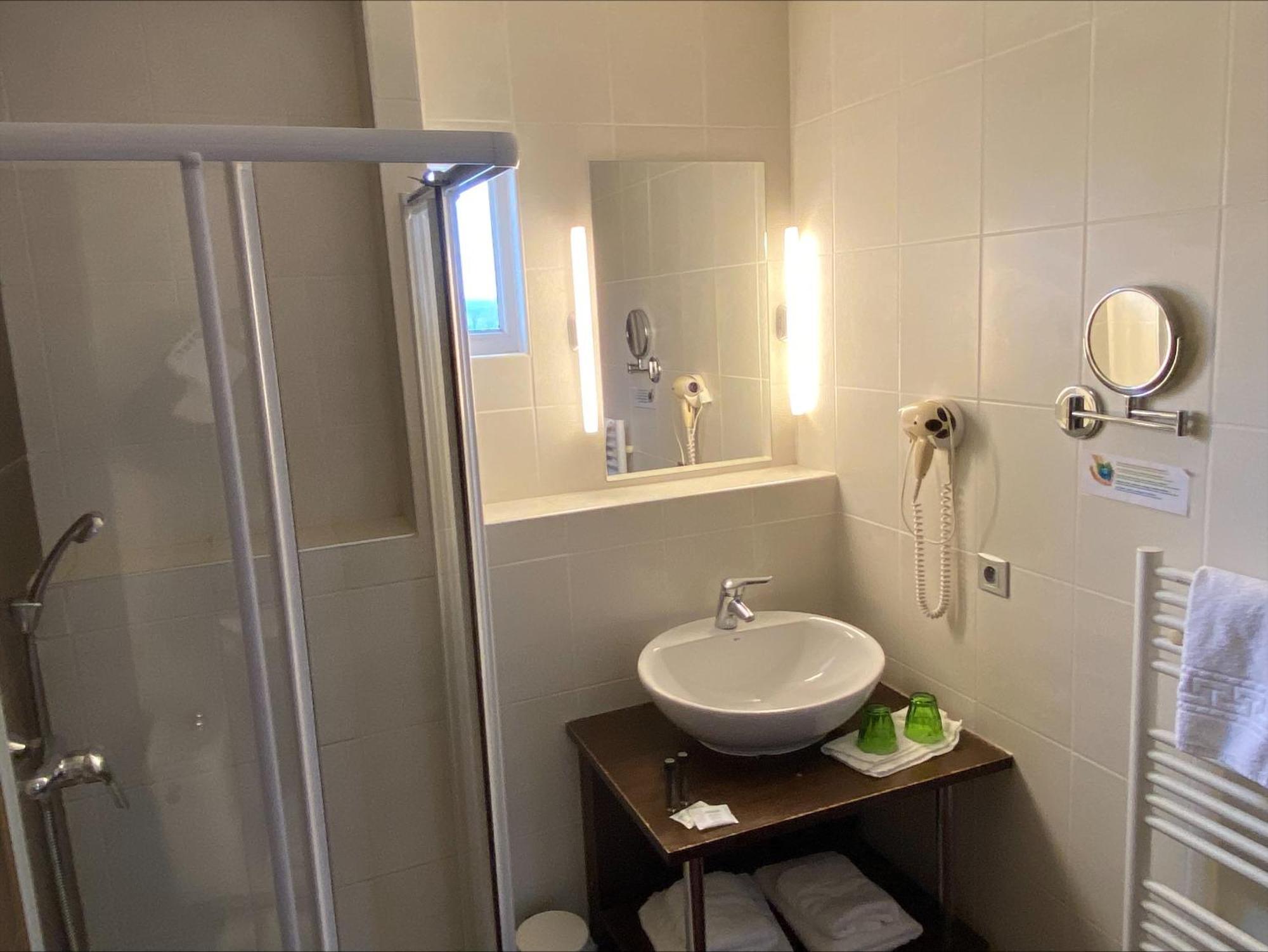 Hotel Le Bellevue Les Roches-de-Condrieu 외부 사진